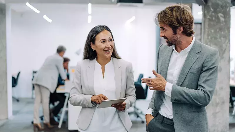 Accompagner un salarié en arrêt de travail pour éviter la désinsertion professionnelle et préparer sa reprise