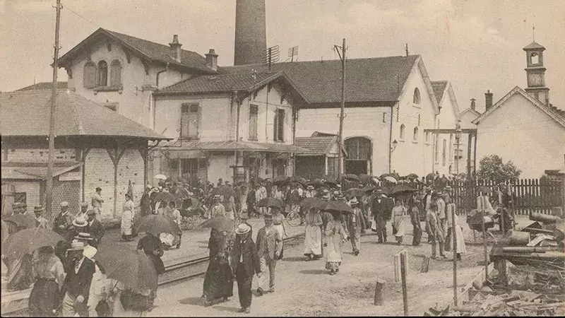 Thaon-les-Vosges | Sortie des ouvriers de la blanchisserie 